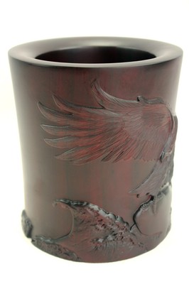 精品雕刻雄鷹筆筒 廠家直銷，商務(wù)辦公首選