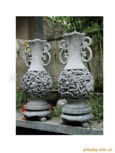 石雕之鄉(xiāng)的匠心之作 天青石石雕花瓶的藝術與工藝